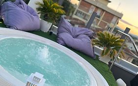 Q Hotel
